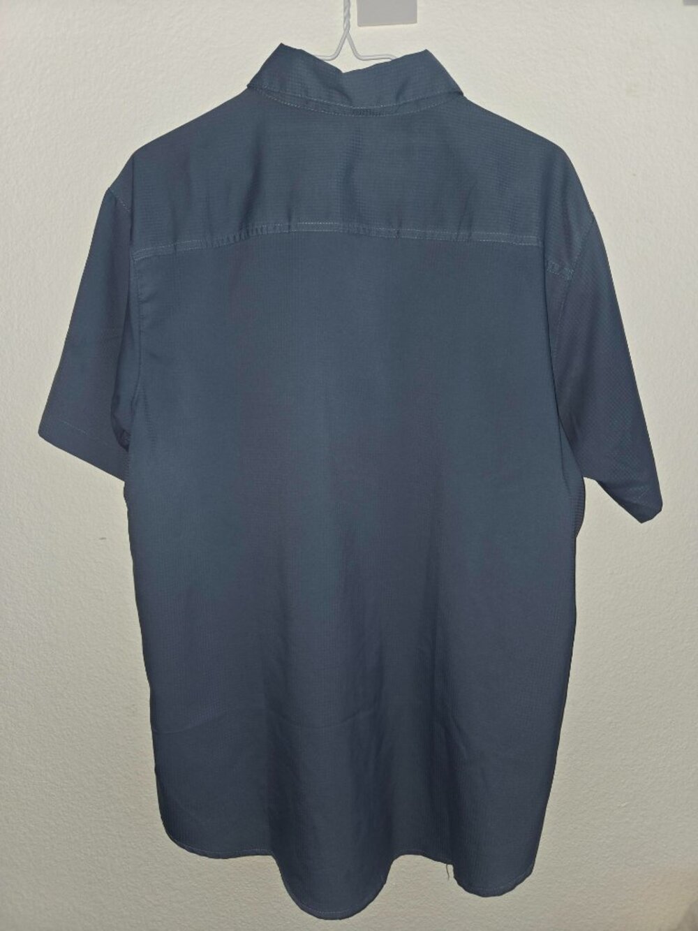 Columbia Men's Fish/Button down - Picture 2 of 4
